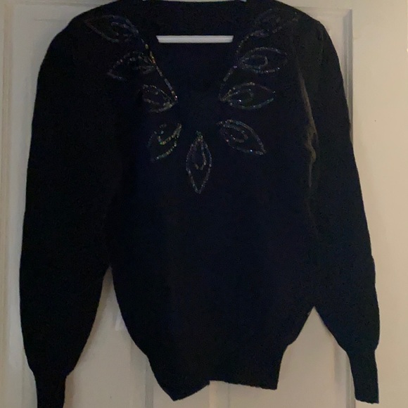 Beautiful Black Flower Embellished Sweater Size L - Picture 1 of 4